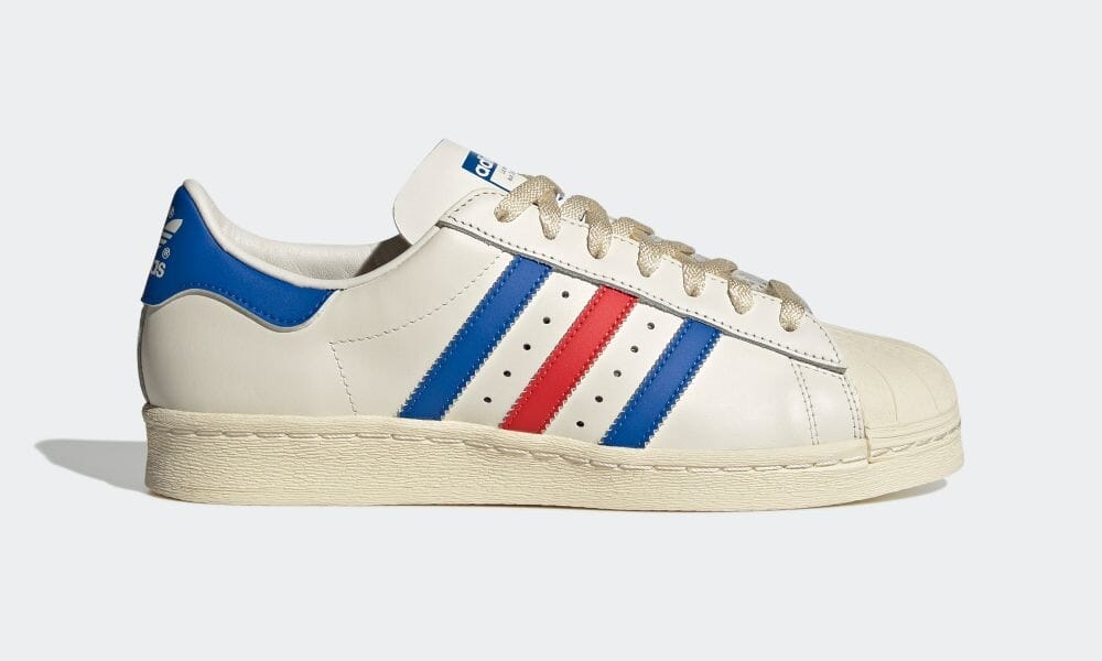 【国内 2/25 発売】アディダス オリジナルス スーパースター 82 “クラウドホワイト/ブルードーン/レッド” (adidas Originals SUPERSTAR 82 “Cloud White/Blue Dawn/Red”) [HQ8876]