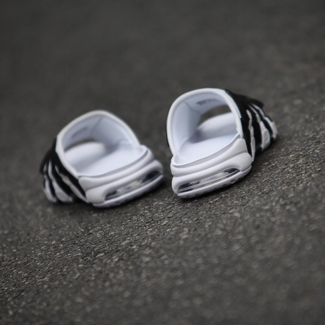 【国内 4/20 発売】ナイキ エア モア アップテンポ スライド “ホワイト/ブラック” (NIKE AIR MORE UPTEMPO SLIDE “White/Black”) [FB7818-100]