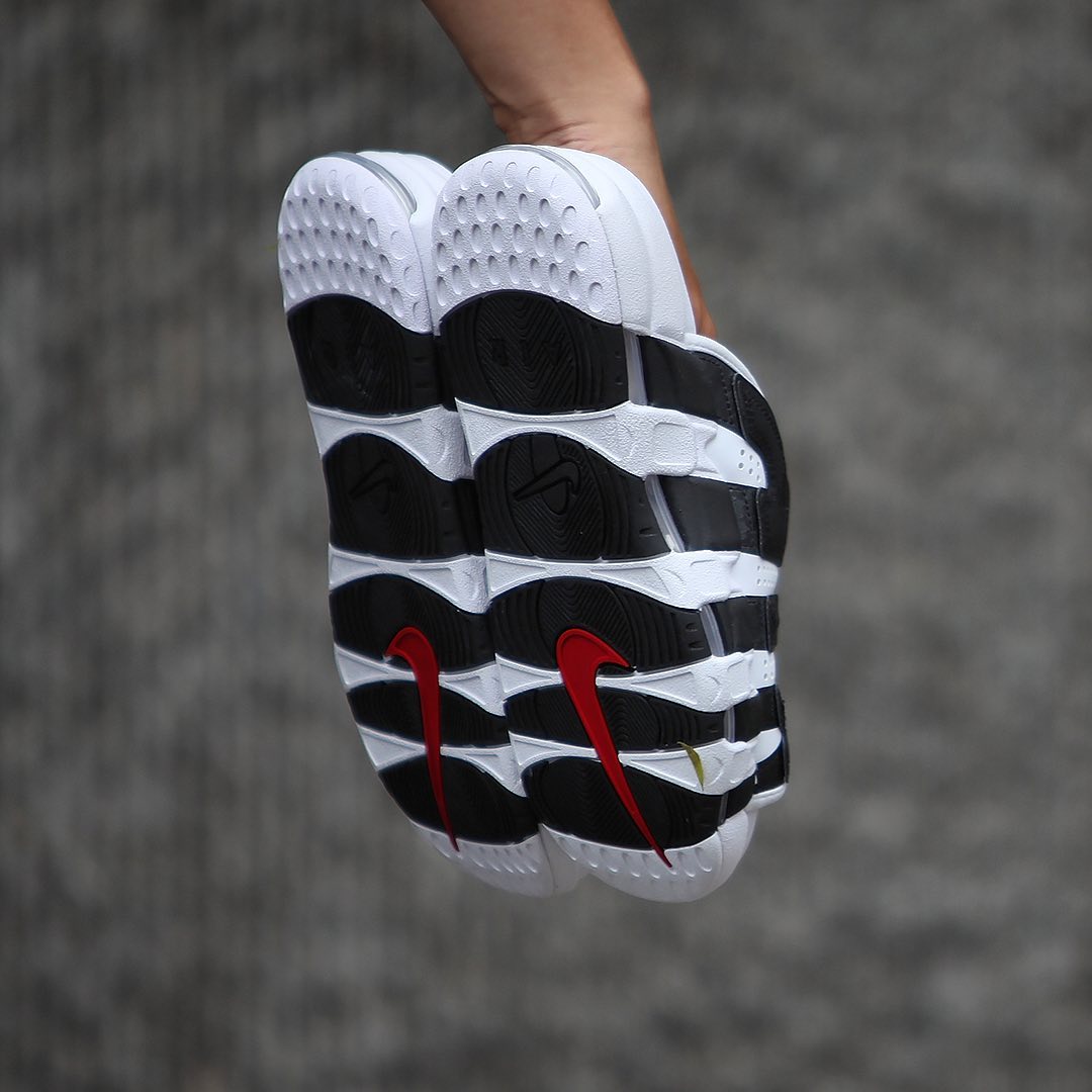 【国内 4/20 発売】ナイキ エア モア アップテンポ スライド “ホワイト/ブラック” (NIKE AIR MORE UPTEMPO SLIDE “White/Black”) [FB7818-100]