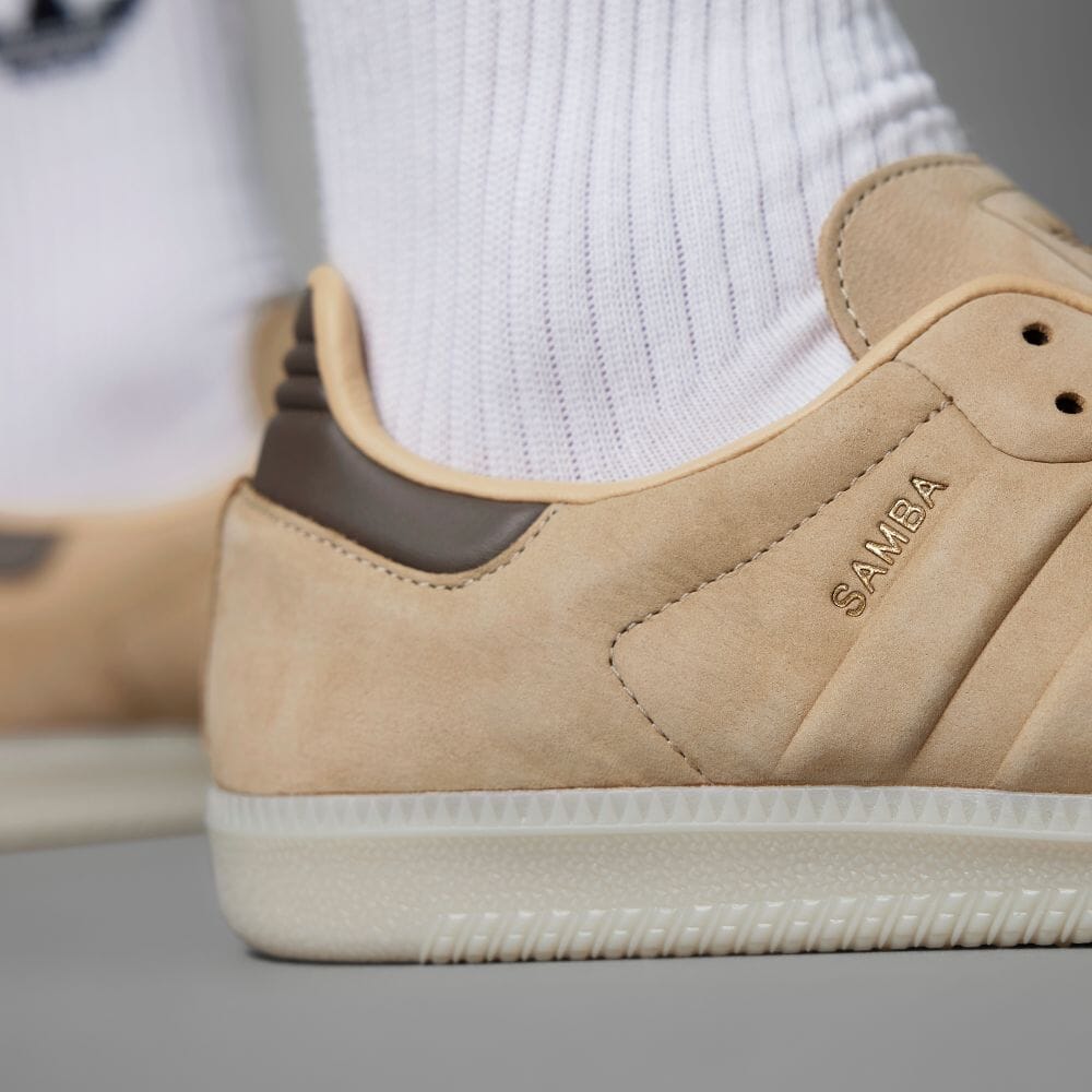 【国内 3/1 発売】アディダス オリジナルス サンバ “マジックベージュ/アースストレータ/アルミナ” (adidas Originals SAMBA “Magic Beige/Earth Straightener/Alumina”) [IG7600]