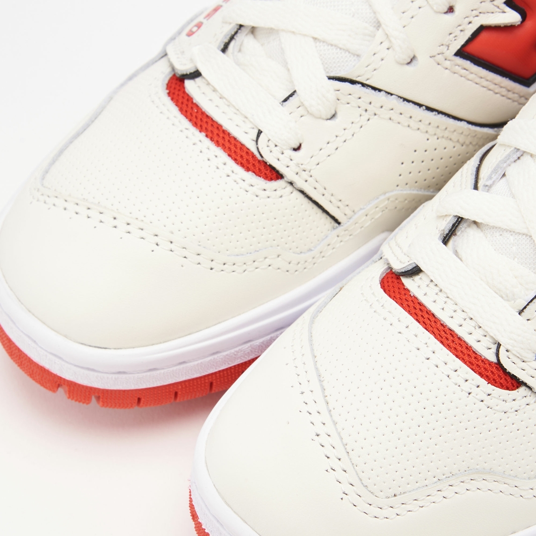 【国内 3/3 発売】New Balance BB550 VTB “Sea Salt/Red” (ニューバランス)