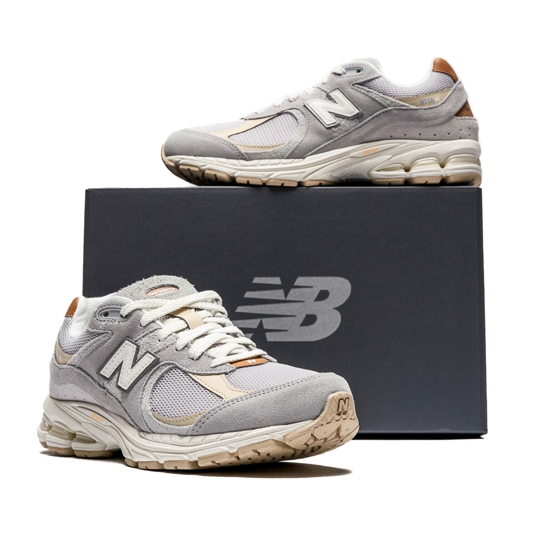 海外発売！New Balance M2002 RSB “Concrete/Sandstone” (ニューバランス)