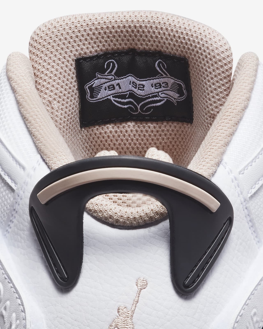 海外発売！ナイキ エア ジョーダン シックス リングス “ホワイト/フォッシルストーン” (NIKE AIR JORDAN SIX RINGS {6 RINGS} “White/Fossil Stone”) [322992-112]