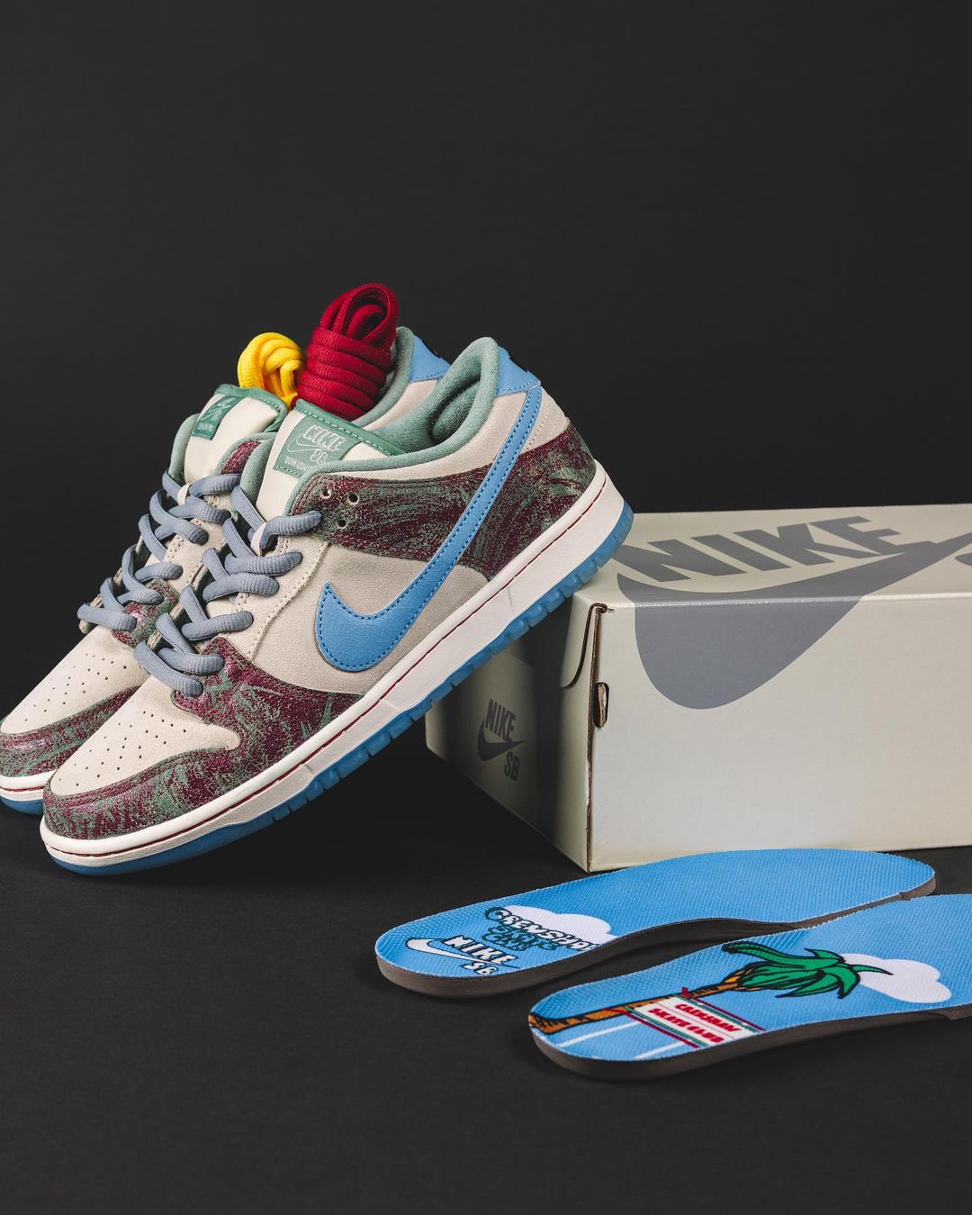 【国内 8/5 発売予定】クレンショースケートクラブ × ナイキ SB ダンク ロー (Crenshaw Skate Club NIKE SB DUNK LOW) [FN4193-100]