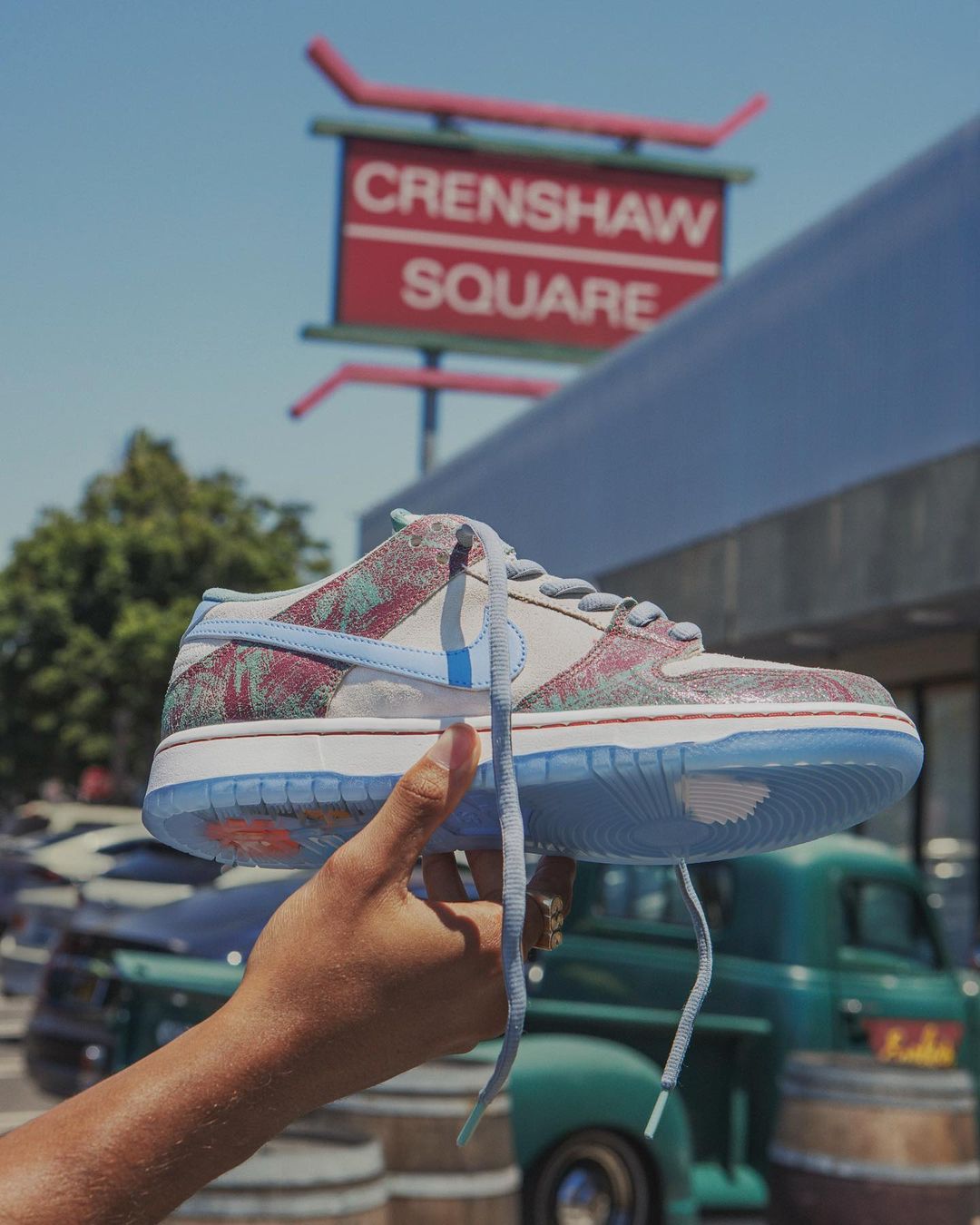 【国内 8/5 発売予定】クレンショースケートクラブ × ナイキ SB ダンク ロー (Crenshaw Skate Club NIKE SB DUNK LOW) [FN4193-100]