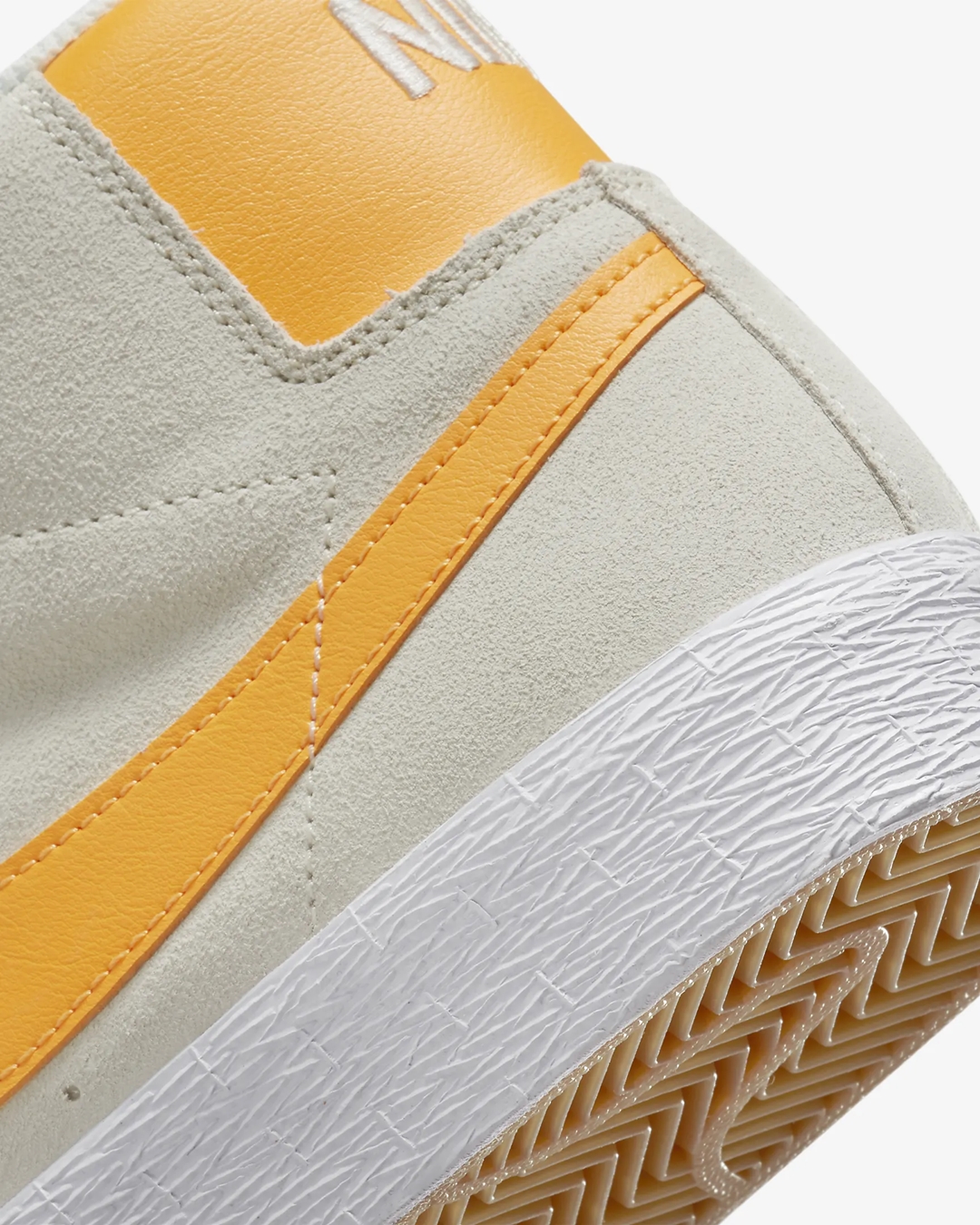 海外発売！ナイキ SB ズーム ブレーザー ミッド “サミットホワイト/レーザーオレンジ” (NIKE SB ZOOM BLAZER MID “Summit White/Laser Orange”) [864349-110]