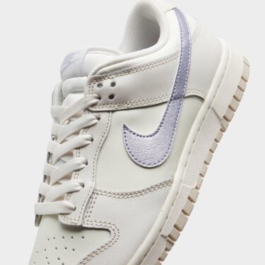 【国内 3/29 発売】ナイキ ウィメンズ ダンク ロー “セイル/オキシゲンパープル” (NIKE WMNS DUNK LOW ESS TREND “Sail/Oxygen Purple”) [DX5930-100]