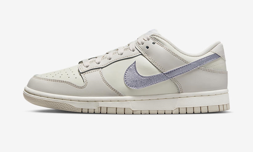 【国内 3/29 発売】ナイキ ウィメンズ ダンク ロー “セイル/オキシゲンパープル” (NIKE WMNS DUNK LOW ESS TREND “Sail/Oxygen Purple”) [DX5930-100]