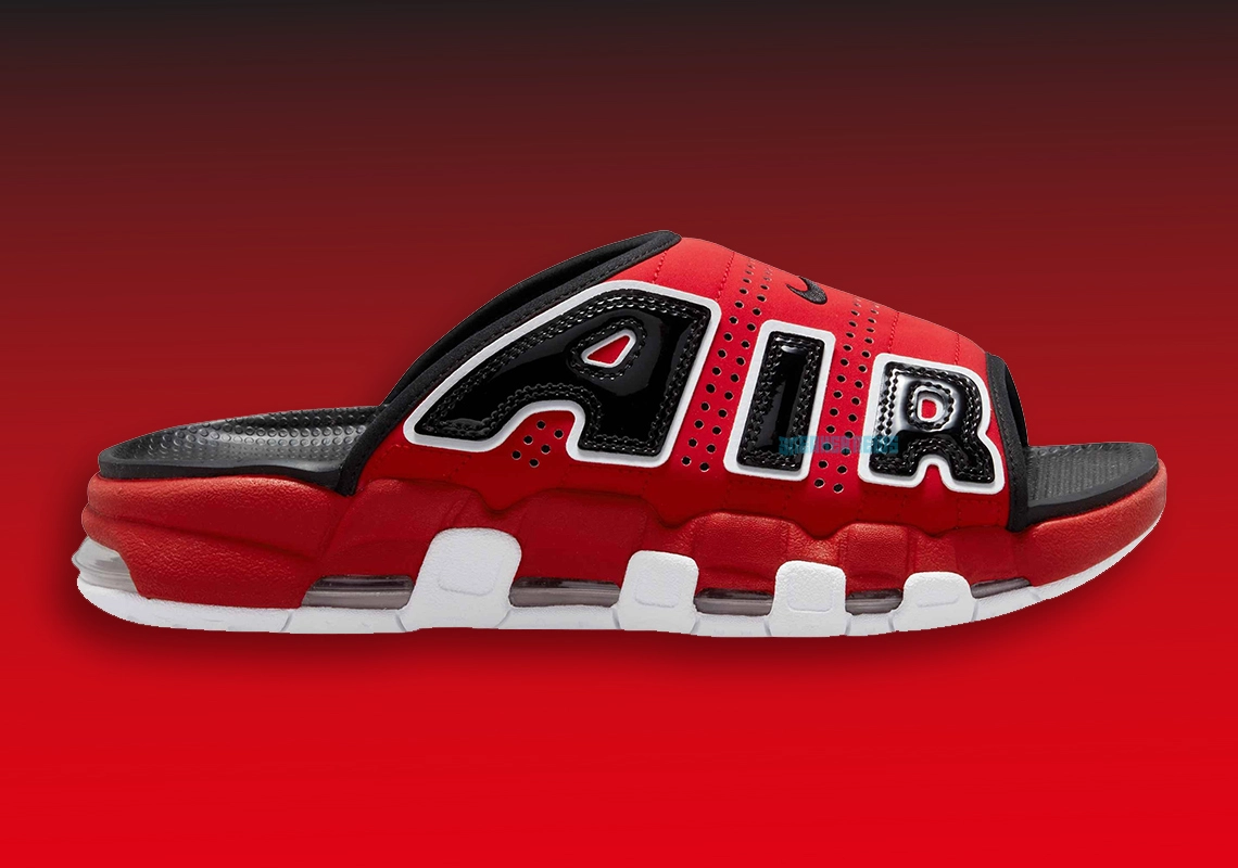 【2024年 3/13 発売】ナイキ エア モア アップテンポ スライド “ブルズ” (NIKE AIR MORE UPTEMPO SLIDE “Bulls”) [FJ6035-600/FJ6036-600]