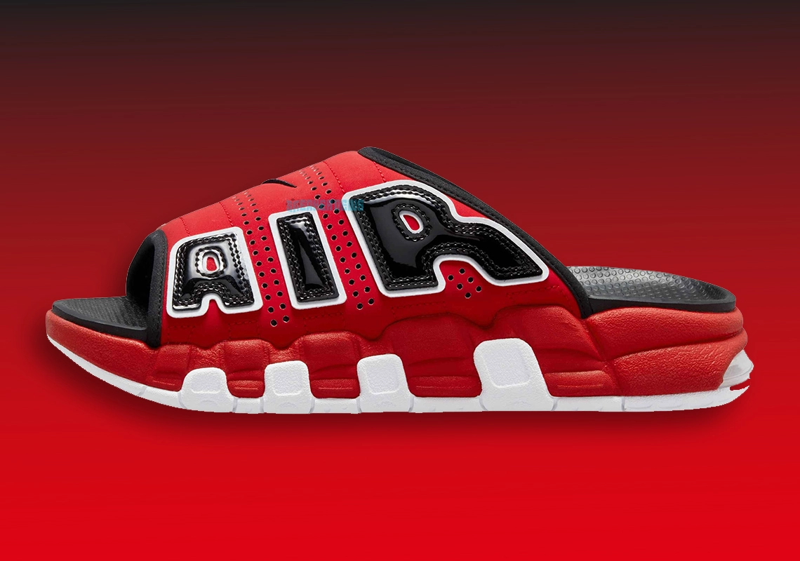 【2024年 3/13 発売】ナイキ エア モア アップテンポ スライド “ブルズ” (NIKE AIR MORE UPTEMPO SLIDE “Bulls”) [FJ6035-600/FJ6036-600]