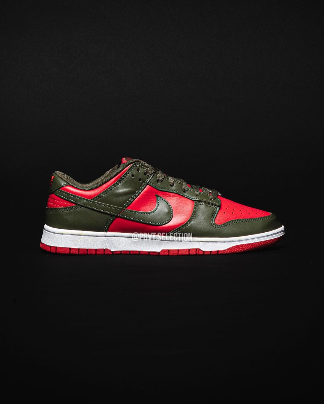 【国内 12/1 発売】ナイキ ダンク ロー レトロ “ミスティックレッド” (NIKE DUNK LOW RETRO “Mystic Red”) [DV0833-600]