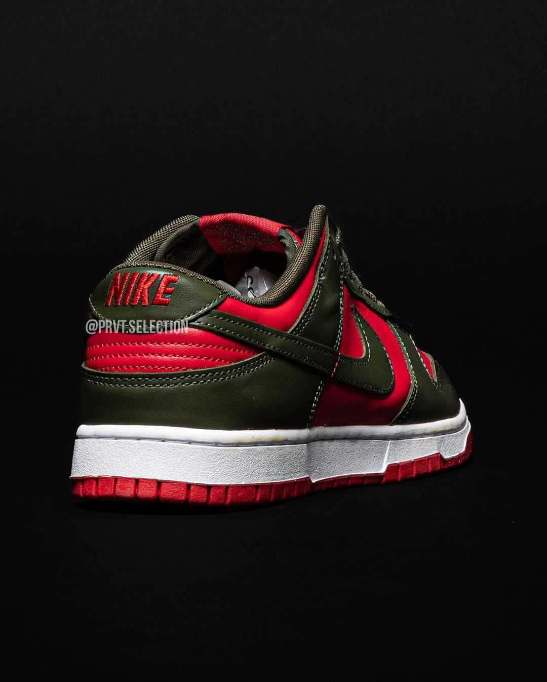 【国内 12/1 発売】ナイキ ダンク ロー レトロ “ミスティックレッド” (NIKE DUNK LOW RETRO “Mystic Red”) [DV0833-600]