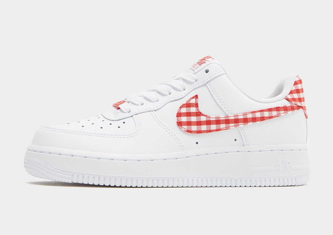 【国内 6/22、6/30 発売】ナイキ エア フォース 1 07 ロー ESS “ギンガムチェック/ホワイト” (NIKE AIR FORCE 1 07 LOW ESS “Gingham/White/Blue/Red”) [DZ2784-100/DZ2784-101]