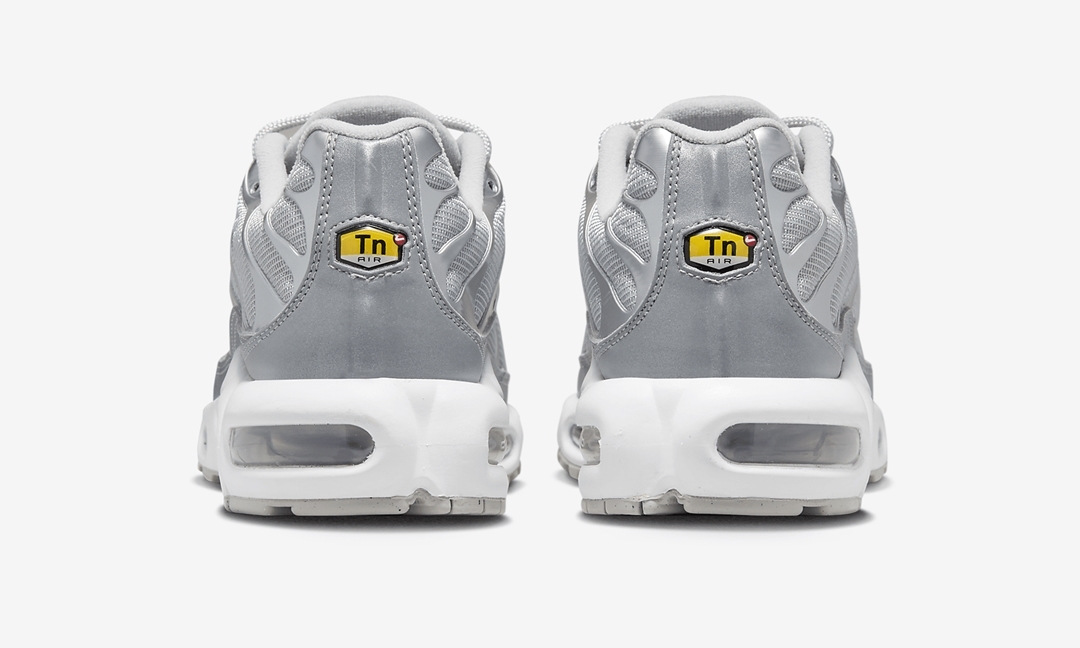 海外発売！ナイキ エア マックス プラス “メタリックシルバー/グレーフォグ” (NIKE AIR MAX PLUS “Metallic Silver/Grey Fog”) [FJ1012-095]