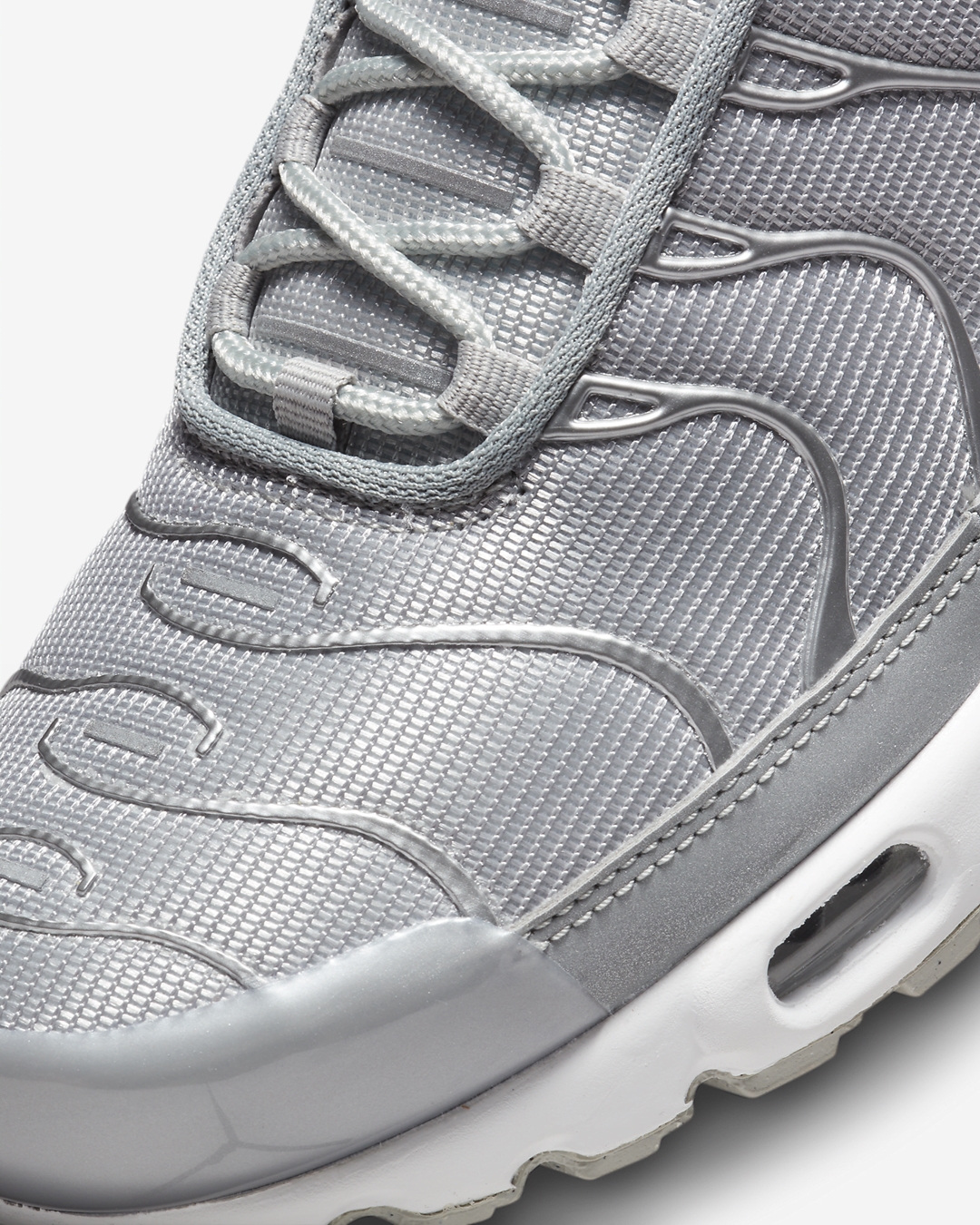 海外発売！ナイキ エア マックス プラス “メタリックシルバー/グレーフォグ” (NIKE AIR MAX PLUS “Metallic Silver/Grey Fog”) [FJ1012-095]