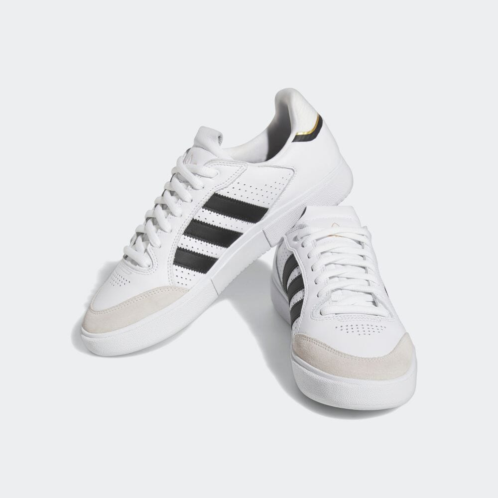 【国内 3/15 発売】adidas Skateboarding TYSHAWN LOW “White/Black/Gold Metallic” (タイショーン・ジョーンズ アディダス スケートボーディング ロー “ホワイト/ブラック/ゴールドメタリック”) [HQ2003]