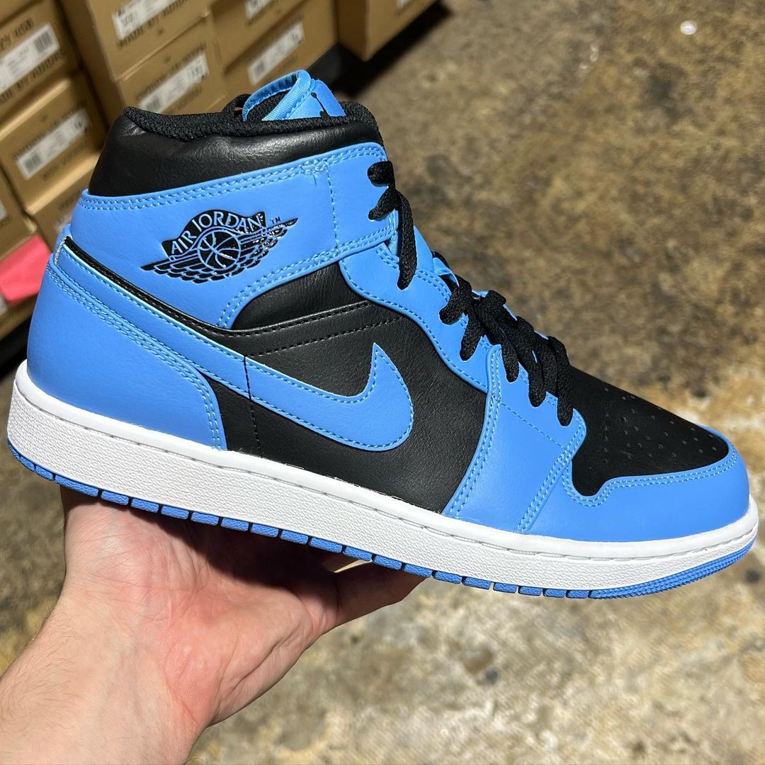 【国内 7/21 発売予定】ナイキ エア ジョーダン 1 ミッド “ユニバーシティブルー/ブラック” (NIKE AIR JORDAN 1 MID “University Blue/Black”) [DQ8426-401]