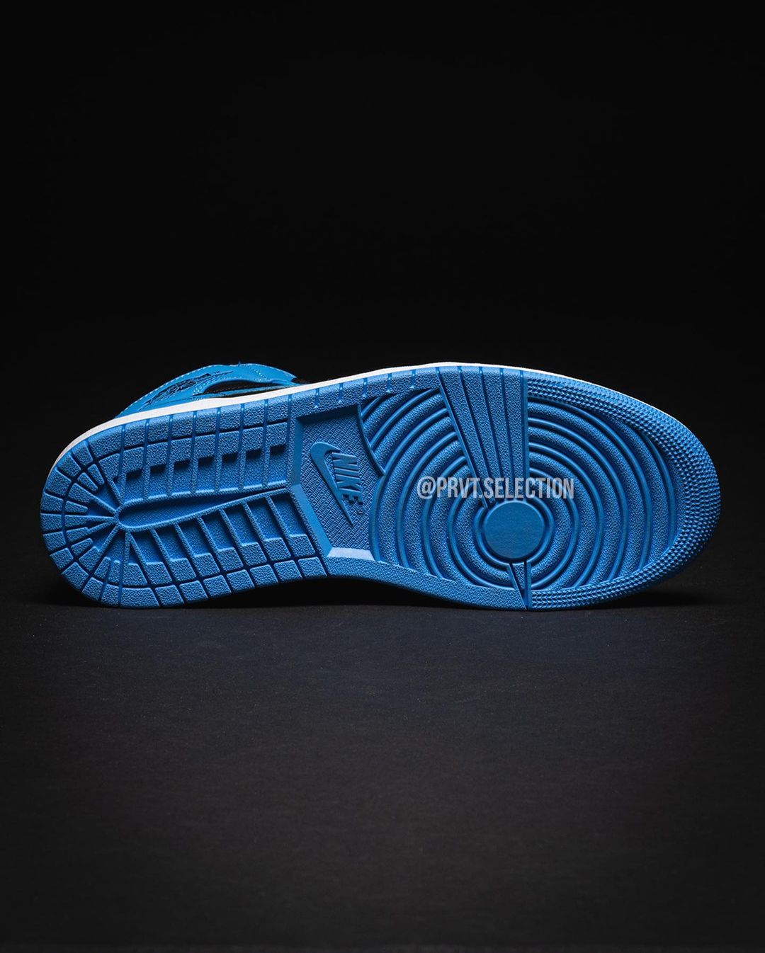 26 Nike Air Jordan 1 Mid University Blue