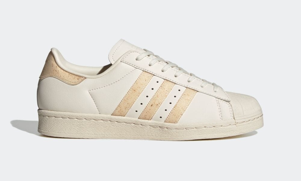 【国内 4/10 発売】ウォッシュ加工を施したような落ち着いた色調のadidas Originals SUPERSTAR 82 “White” (アディダス オリジナルス スーパースター 82 “クラウドホワイト”) [HP3169]