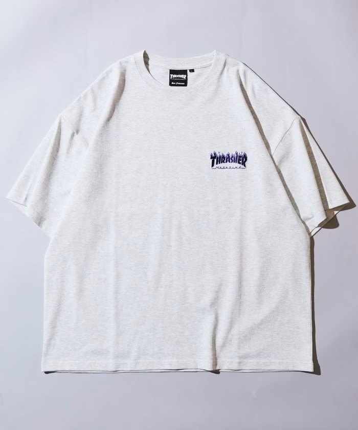 THRASHER × FREAK’S STORE 胸元に施されたフレイムロゴ刺繍TEE (スラッシャー フリークスストア)