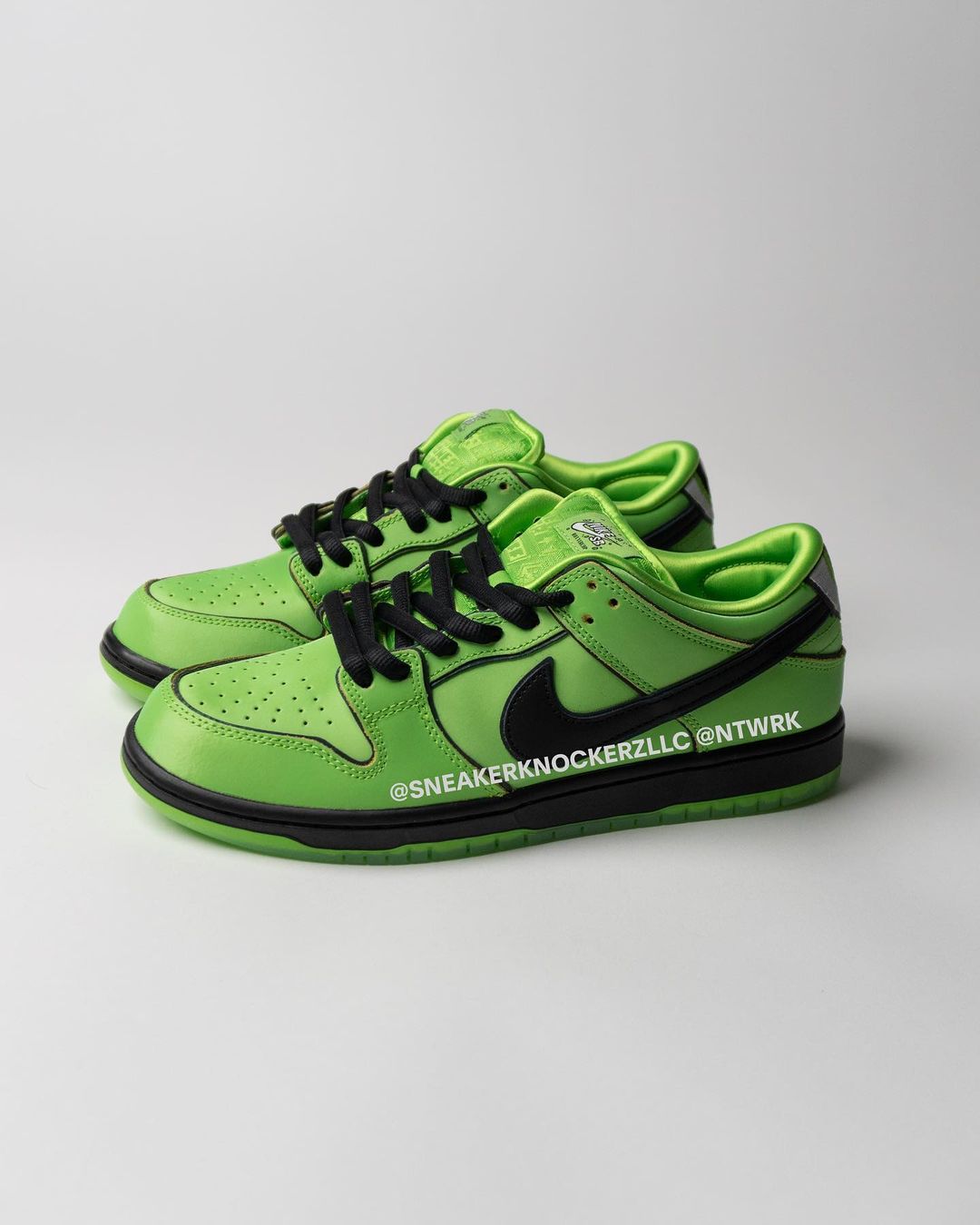 【国内 12/14、12/15 発売】The Powerpuff Girls x NIKE SB DUNK LOW (パワーパフガールズ ナイキ SB ダンク ロー) [FD2631-600/FZ8320-400/FZ8319-300]