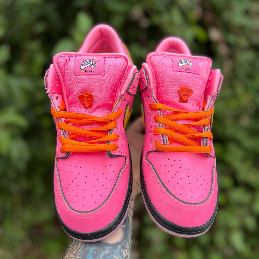 【国内 12/14、12/15 発売】The Powerpuff Girls x NIKE SB DUNK LOW (パワーパフガールズ ナイキ SB ダンク ロー) [FD2631-600/FZ8320-400/FZ8319-300]