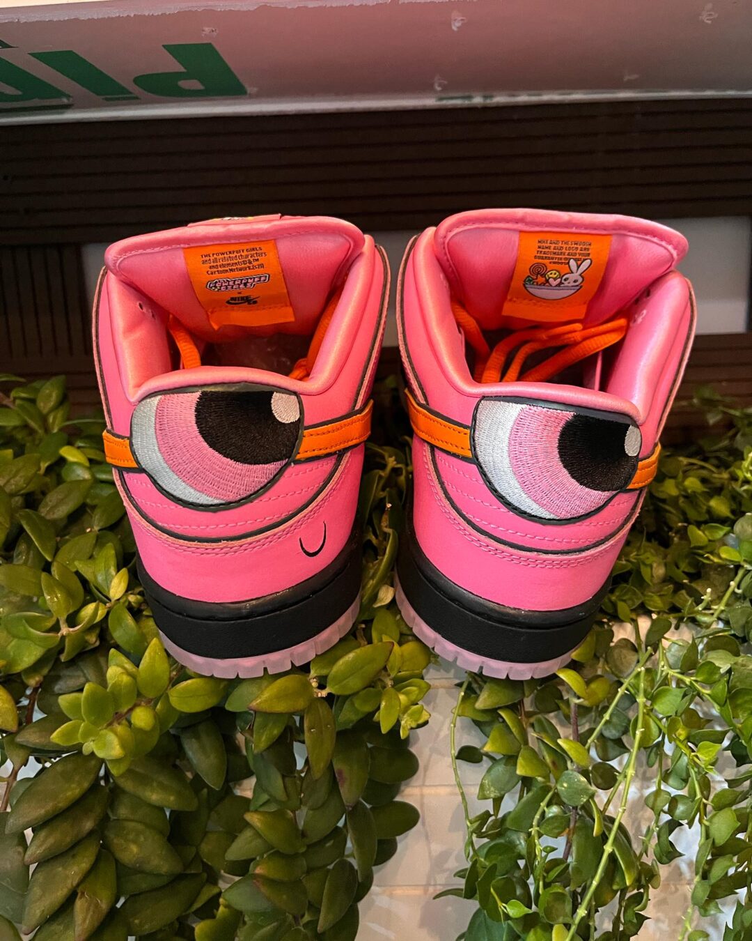 【国内 12/14、12/15 発売】The Powerpuff Girls x NIKE SB DUNK LOW (パワーパフガールズ ナイキ SB ダンク ロー) [FD2631-600/FZ8320-400/FZ8319-300]