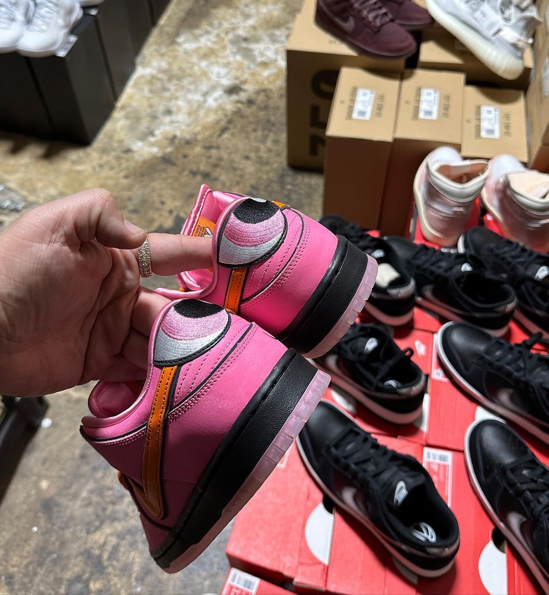 【国内 12/14、12/15 発売】The Powerpuff Girls x NIKE SB DUNK LOW (パワーパフガールズ ナイキ SB ダンク ロー) [FD2631-600/FZ8320-400/FZ8319-300]