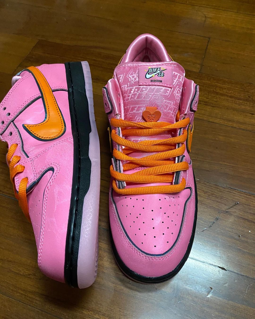 【国内 12/14、12/15 発売】The Powerpuff Girls x NIKE SB DUNK LOW (パワーパフガールズ ナイキ SB ダンク ロー) [FD2631-600/FZ8320-400/FZ8319-300]