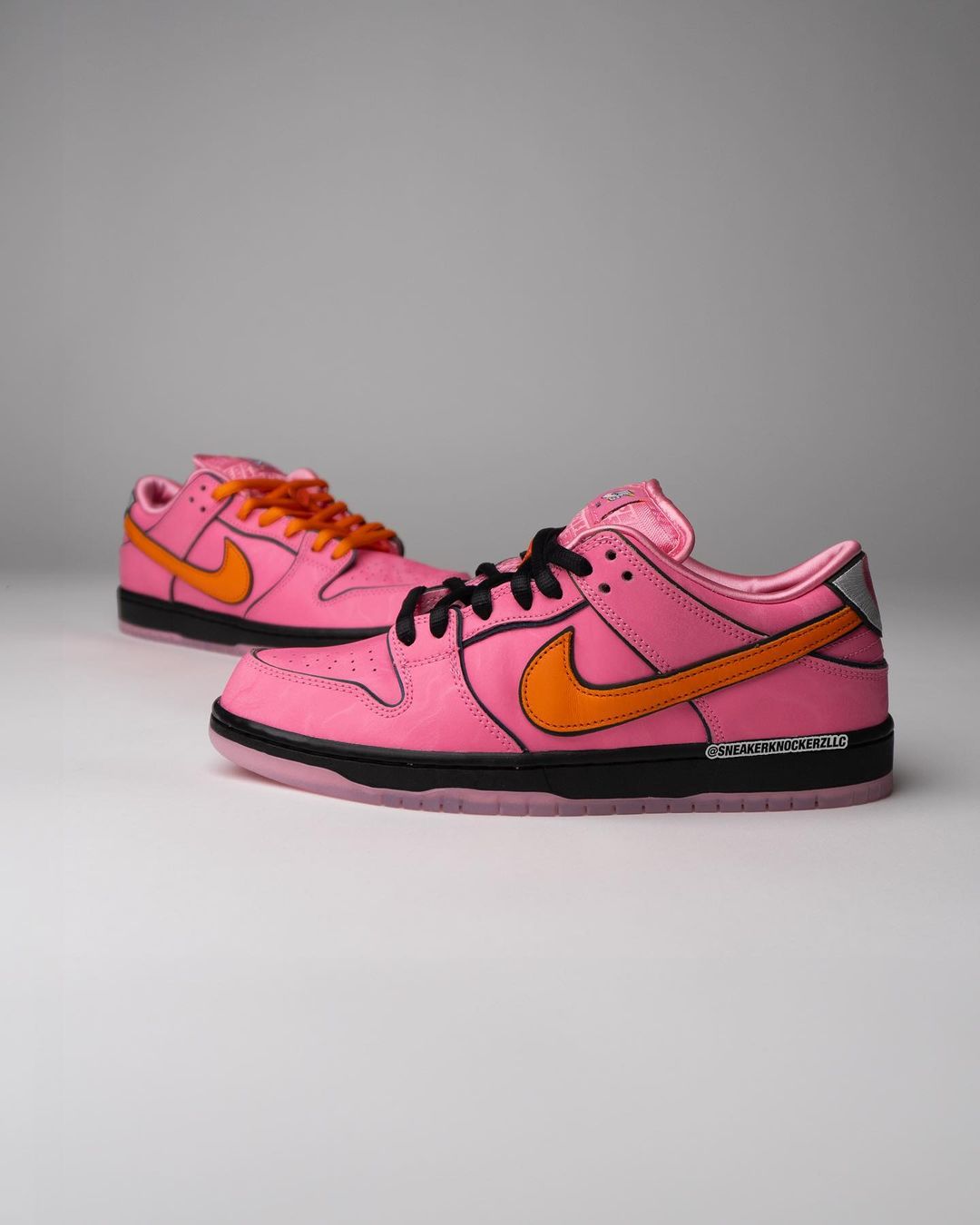 【国内 12/14、12/15 発売】The Powerpuff Girls x NIKE SB DUNK LOW (パワーパフガールズ ナイキ SB ダンク ロー) [FD2631-600/FZ8320-400/FZ8319-300]