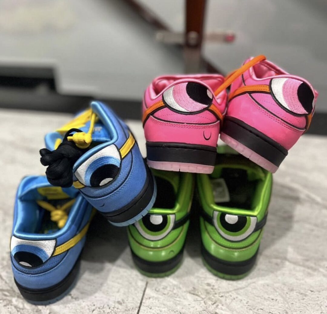 【国内 12/14、12/15 発売】The Powerpuff Girls x NIKE SB DUNK LOW (パワーパフガールズ ナイキ SB ダンク ロー) [FD2631-600/FZ8320-400/FZ8319-300]