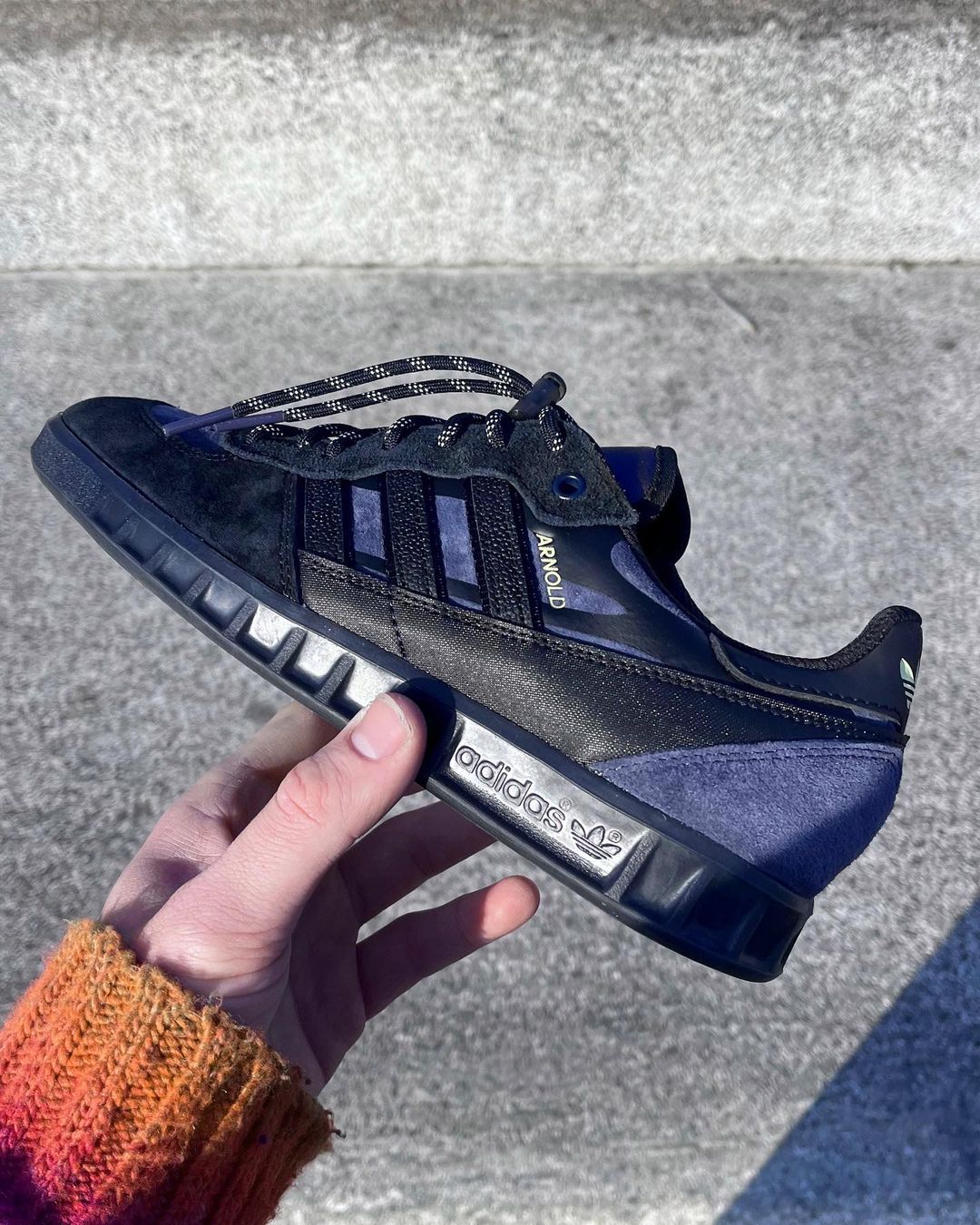 【国内 3/4 発売】MIKE ARNOLD × adidas Originals HANDBALL TOP “Black/Navy” (マイク・アーノルド アディダス オリジナルス ハンドボール トップ “コアブラック/シャドーネイビー”) [IF5348]