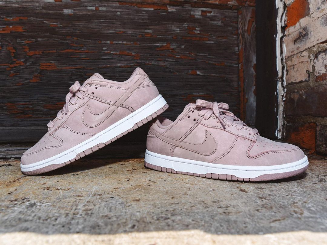 【国内 4/17 発売予定】ナイキ ウィメンズ ダンク ロー プレミアム MF “ピンクオックスフォード” (NIKE WMNS DUNK LOW PREMIUM MF “Pink Oxford”) [DV7415-600]