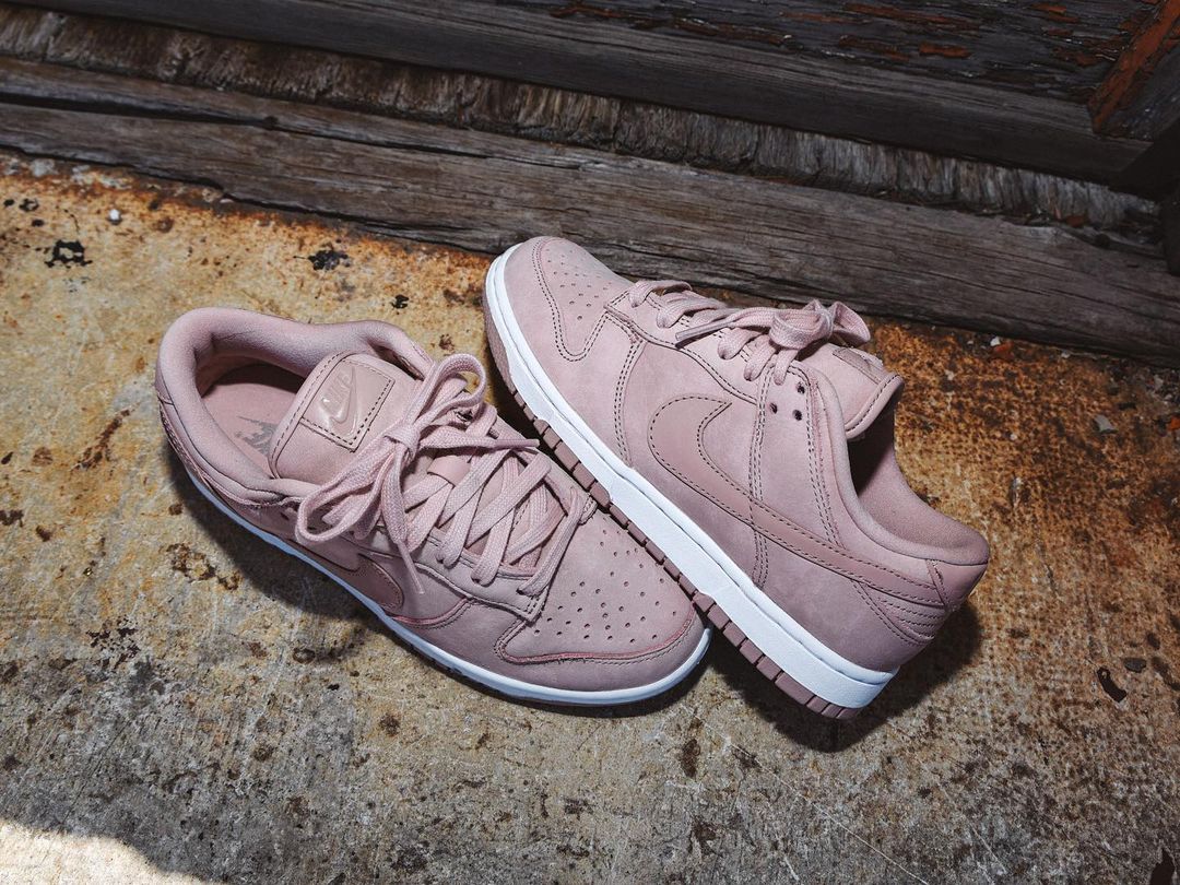 【国内 4/17 発売予定】ナイキ ウィメンズ ダンク ロー プレミアム MF “ピンクオックスフォード” (NIKE WMNS DUNK LOW PREMIUM MF “Pink Oxford”) [DV7415-600]