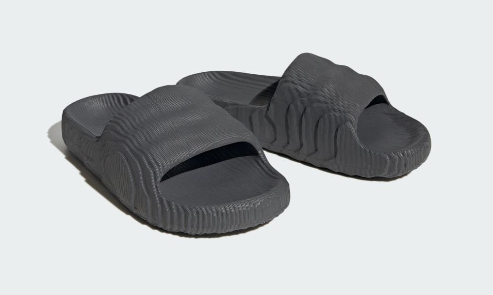 【国内 5/2 発売】アディダス オリジナルス アディレッタ 22 スライド サンダル “グレーファイブ” (adidas Originals ADILETTE 22 SLIDES “Grey Five”) [HP6522]