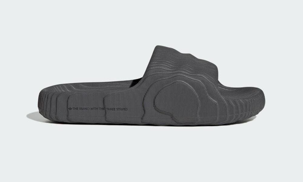 【国内 5/2 発売】アディダス オリジナルス アディレッタ 22 スライド サンダル “グレーファイブ” (adidas Originals ADILETTE 22 SLIDES “Grey Five”) [HP6522]