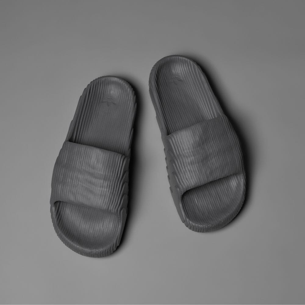 【国内 5/2 発売】アディダス オリジナルス アディレッタ 22 スライド サンダル “グレーファイブ” (adidas Originals ADILETTE 22 SLIDES “Grey Five”) [HP6522]