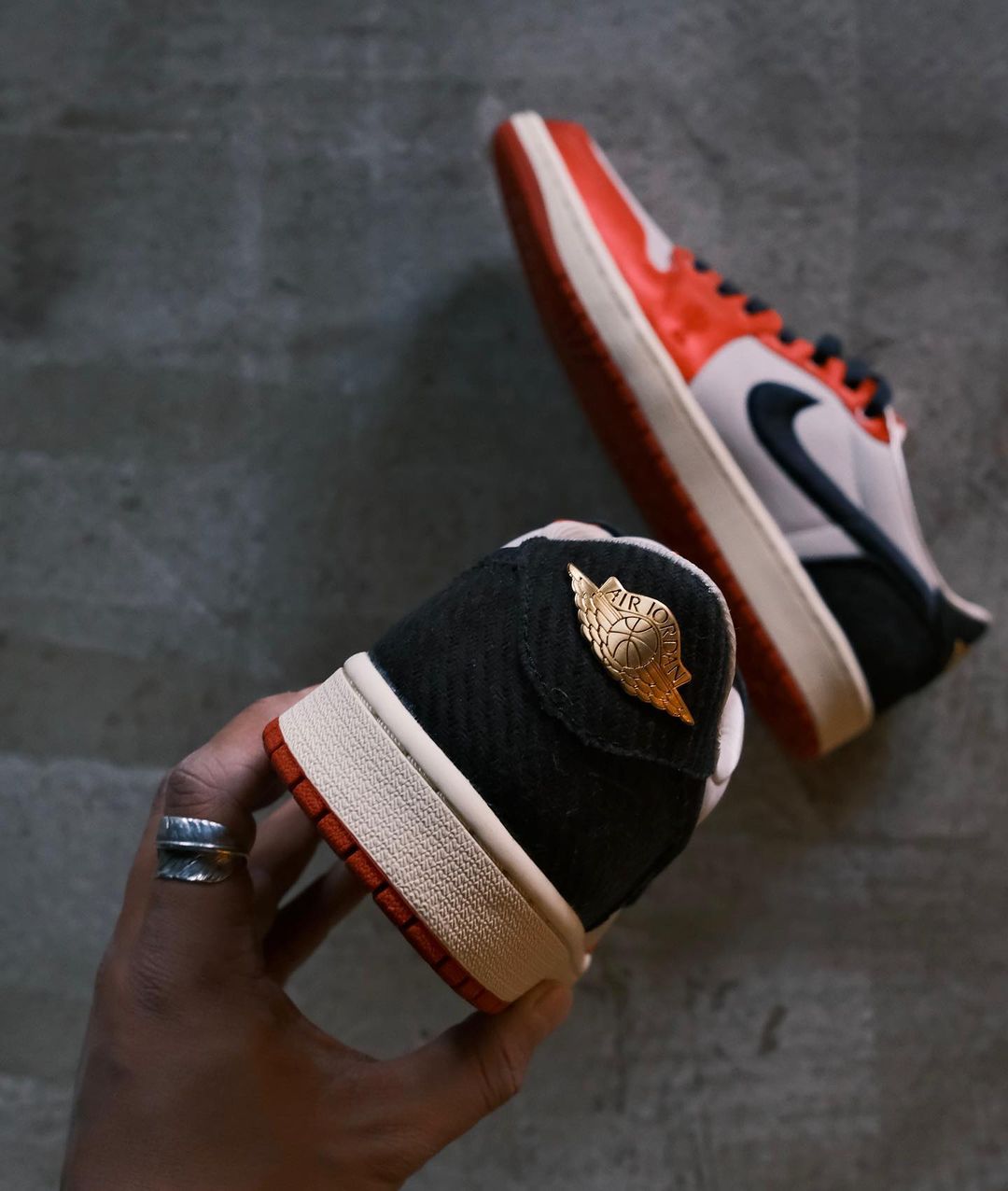 【国内 2024年 3/21 発売】Trophy Room × NIKE AIR JORDAN 1 LOW SP “Black/Sail” “Sail/Black/Vrsity Red” (トロフィールーム ナイキ エア ジョーダン 1 ロー SP “ブラック/セイル” “セイル/ブラック/バーシティレッド”) [FN0432-017/FN0432-100]