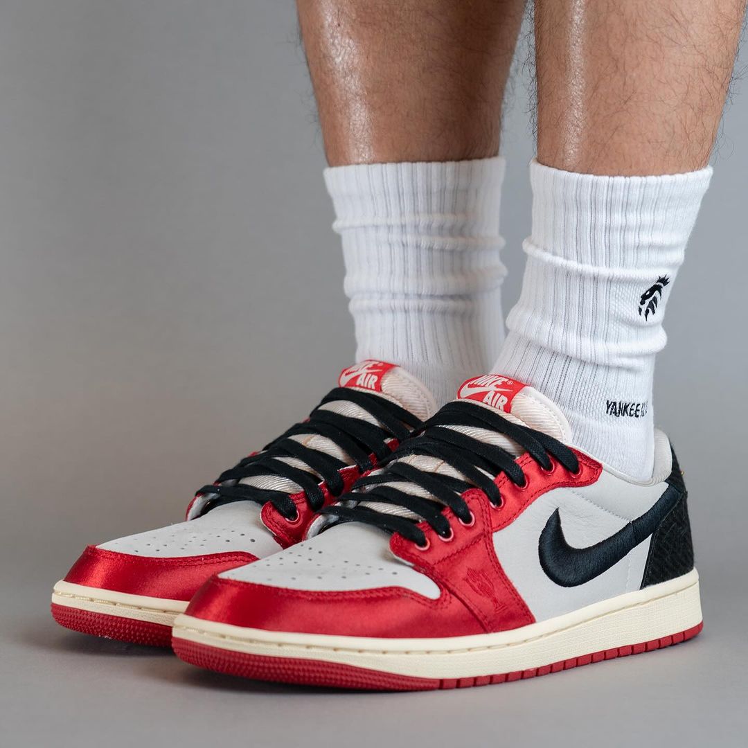 【国内 2024年 3/21 発売】Trophy Room × NIKE AIR JORDAN 1 LOW SP “Black/Sail” “Sail/Black/Vrsity Red” (トロフィールーム ナイキ エア ジョーダン 1 ロー SP “ブラック/セイル” “セイル/ブラック/バーシティレッド”) [FN0432-017/FN0432-100]