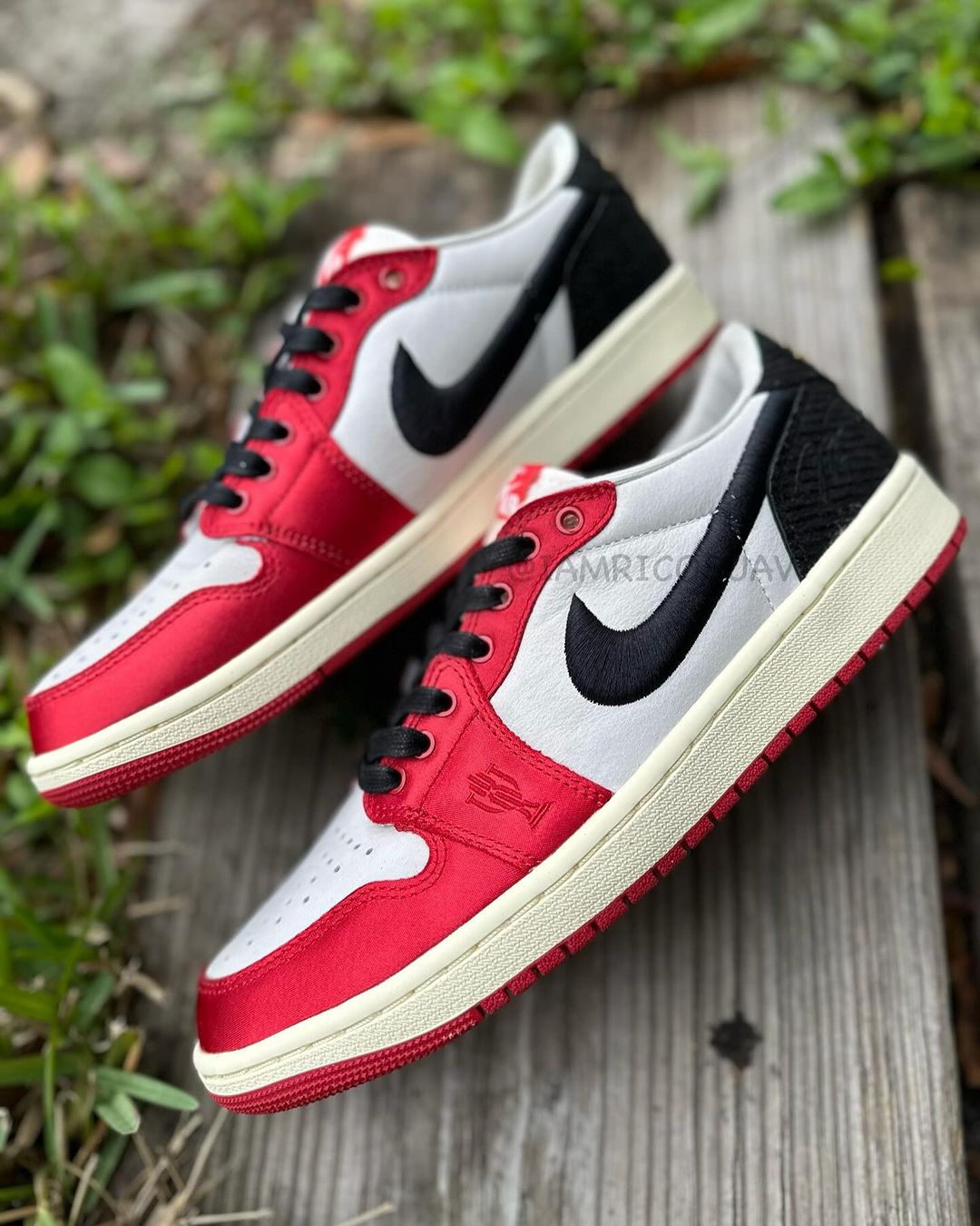 【国内 2024年 3/21 発売】Trophy Room × NIKE AIR JORDAN 1 LOW SP “Black/Sail” “Sail/Black/Vrsity Red” (トロフィールーム ナイキ エア ジョーダン 1 ロー SP “ブラック/セイル” “セイル/ブラック/バーシティレッド”) [FN0432-017/FN0432-100]