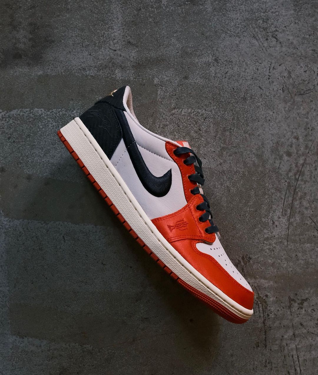 【国内 2024年 3/21 発売】Trophy Room × NIKE AIR JORDAN 1 LOW SP “Black/Sail” “Sail/Black/Vrsity Red” (トロフィールーム ナイキ エア ジョーダン 1 ロー SP “ブラック/セイル” “セイル/ブラック/バーシティレッド”) [FN0432-017/FN0432-100]