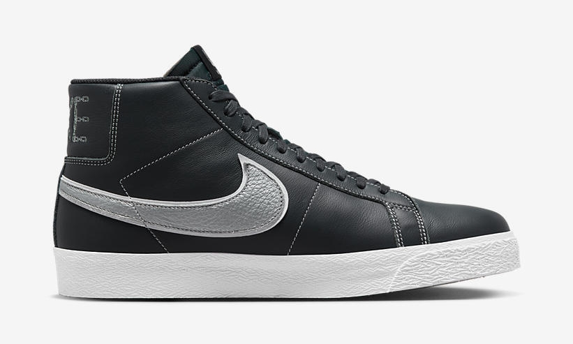 【国内 4/28 発売】Mason Silva × NIKE SB ZOOM BLAZER “Dark Obsidian/Metallic Silver” (メイソン・シルヴァ ナイキ SB ズーム ブレーザー ミッド “ダークオブシディアン/メタリックシルバー”) [DZ7260-400]