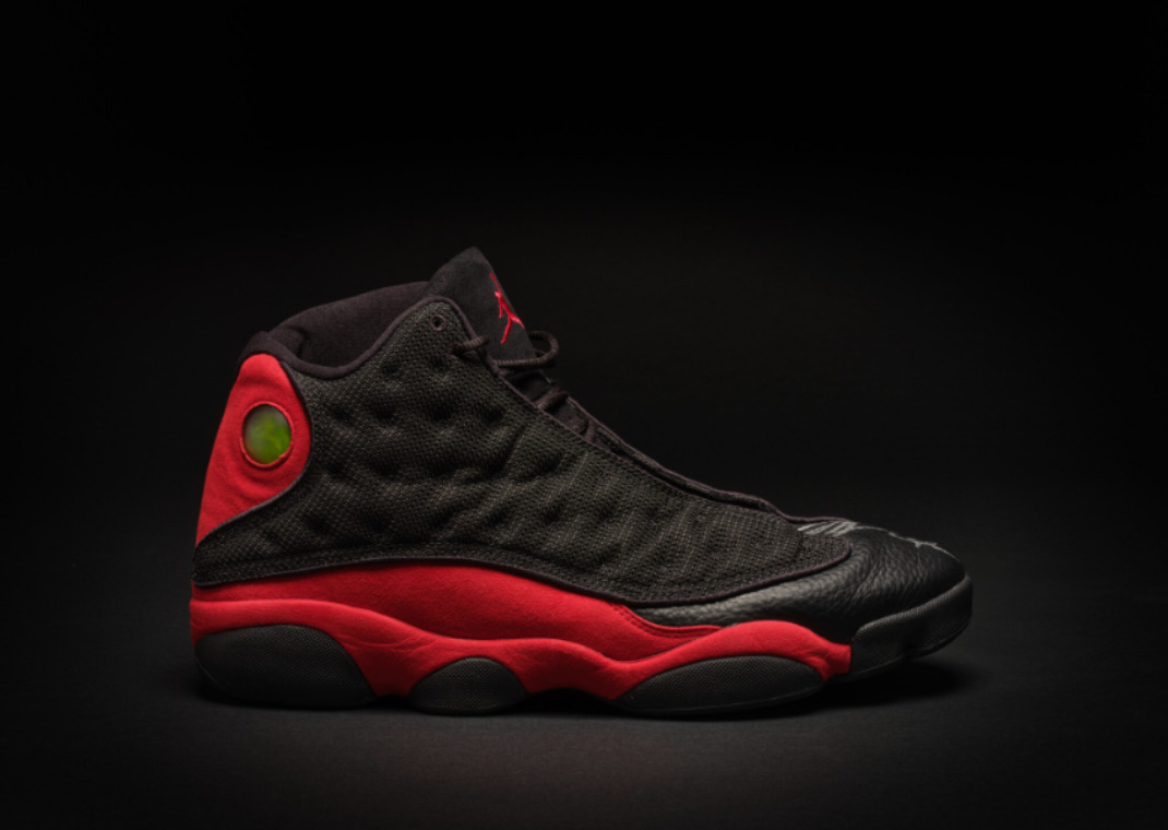 1998年 NBAファイナル第2戦で着用したマイケル・ジョーダン「AIR JORDAN 13 “Bred”」が約3億円のオークション史上最高額で落札 (Michael Jordan)