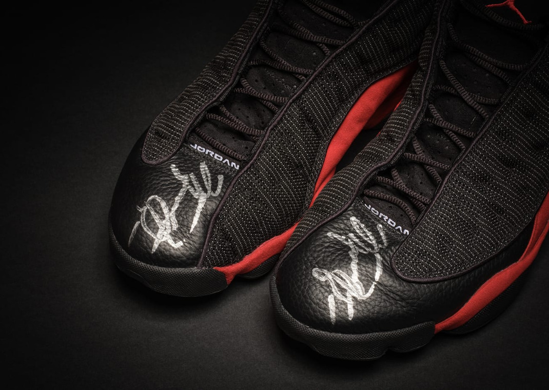 1998年 NBAファイナル第2戦で着用したマイケル・ジョーダン「AIR JORDAN 13 “Bred”」が約3億円のオークション史上最高額で落札 (Michael Jordan)