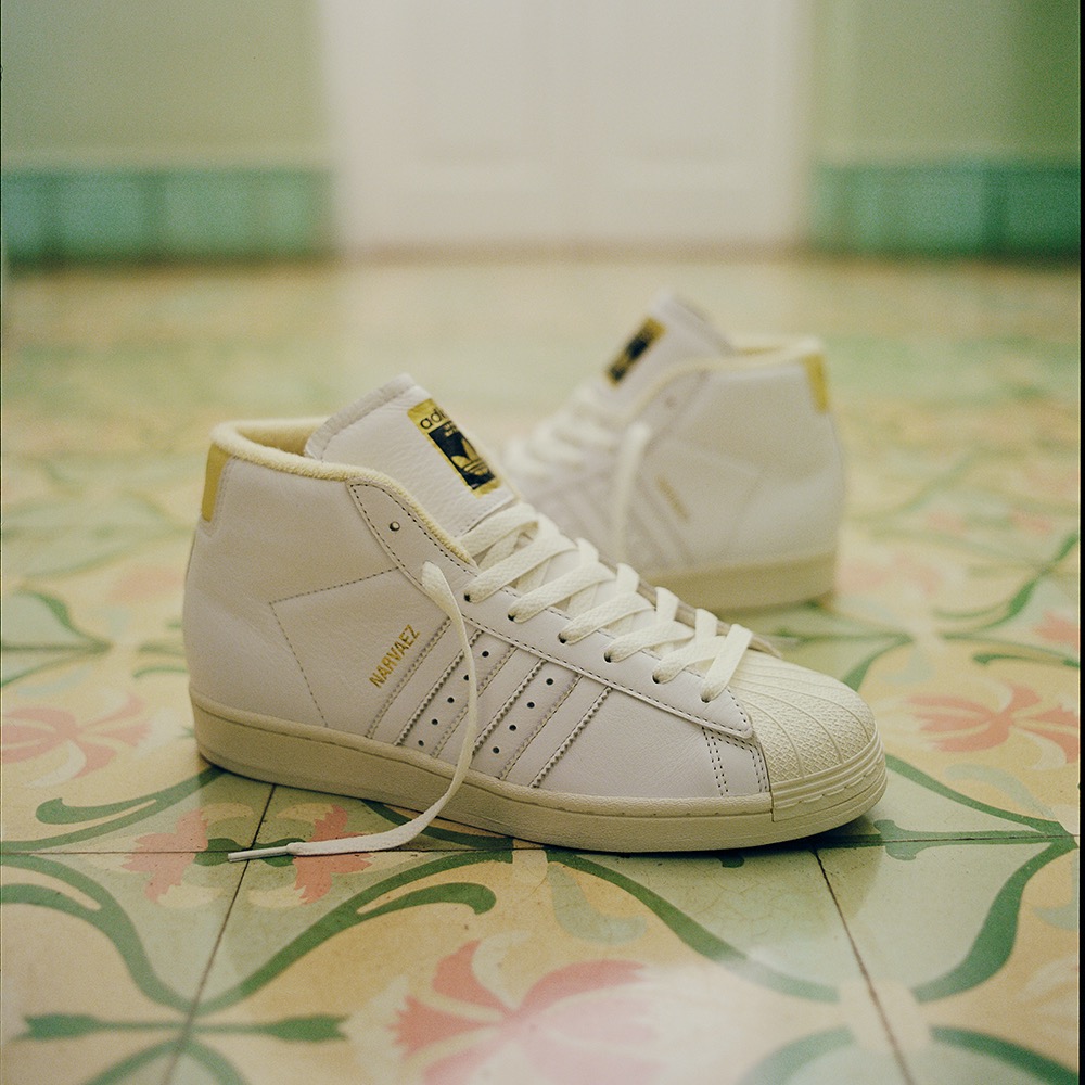 【国内 5/6 発売】SAM NARVAEZ × adidas skateboarding PRO MODEL ADV “White/Easy Yellow” (サム・ナルバエズ アディダス スケートボーディング プロモデル ミッド ADV “ホワイト/イージーイエロー”) [IE4315]