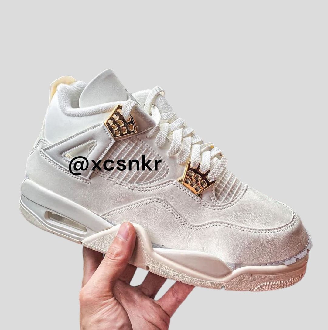 【2024年 2/28 発売】ナイキ ウィメンズ エア ジョーダン 4 レトロ “セイル/メタリックゴールド″ (NIKE WMNS AIR JORDAN 4 RETRO “Sail/Metallic Gold”) [AQ9129-170]