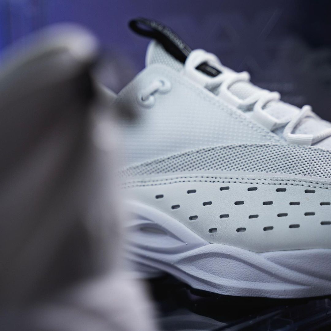 【2024年 2/22 & 6/14 発売】DRAKE NOCTA × NIKE AIR ZOOM DRIVE (ドレイク ノクタ ナイキ エア ズーム ドライブ) [DX5854-001/DX5854-100]