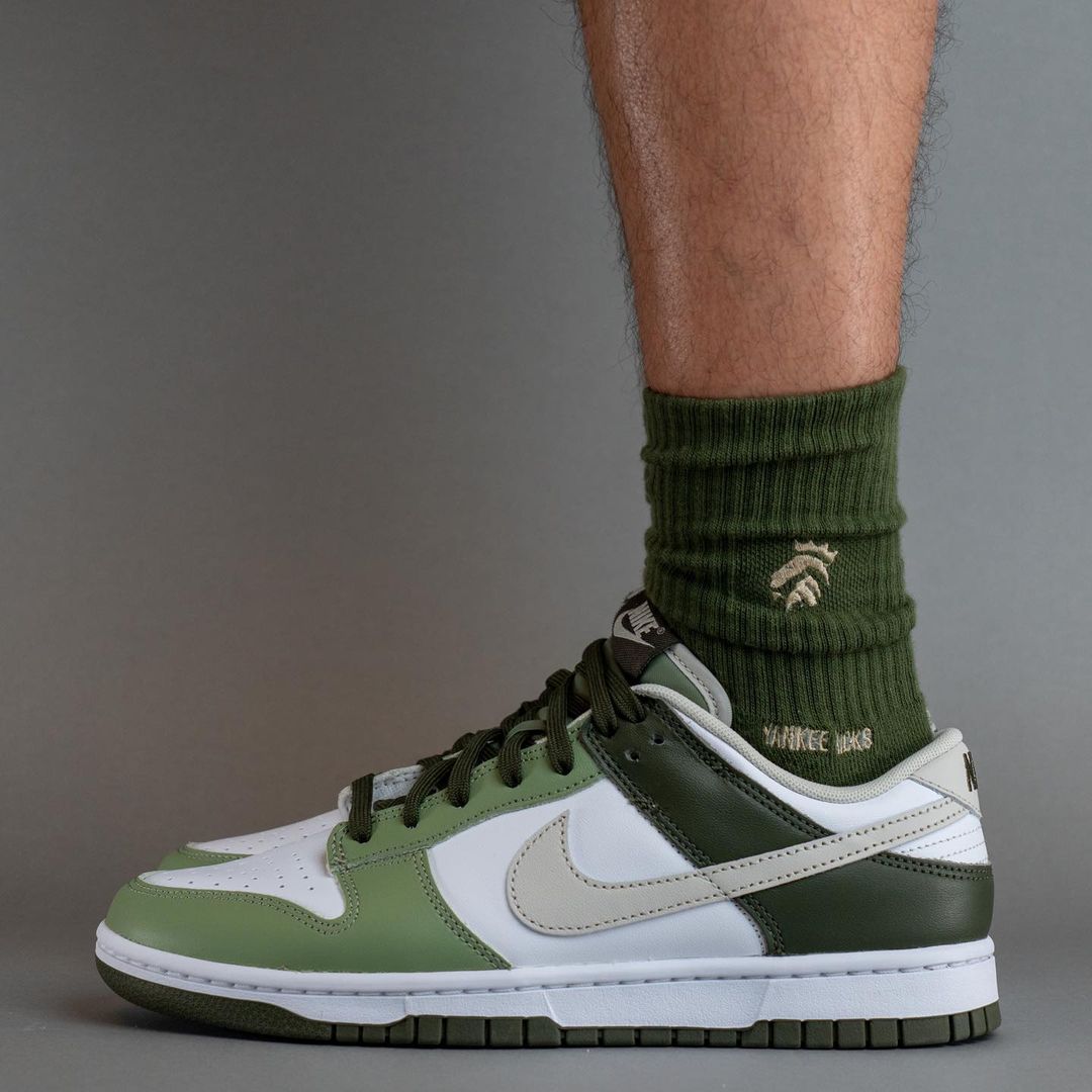 海外 8/26 発売予定！ナイキ ダンク ロー “ホワイト/オリーブ” (NIKE DUNK LOW “White/Olive”) [FN6882-100]