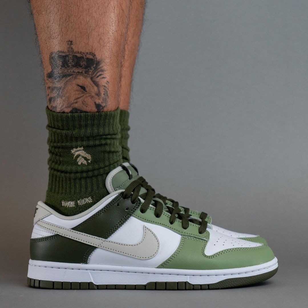 海外 8/26 発売予定！ナイキ ダンク ロー “ホワイト/オリーブ” (NIKE DUNK LOW “White/Olive”) [FN6882-100]