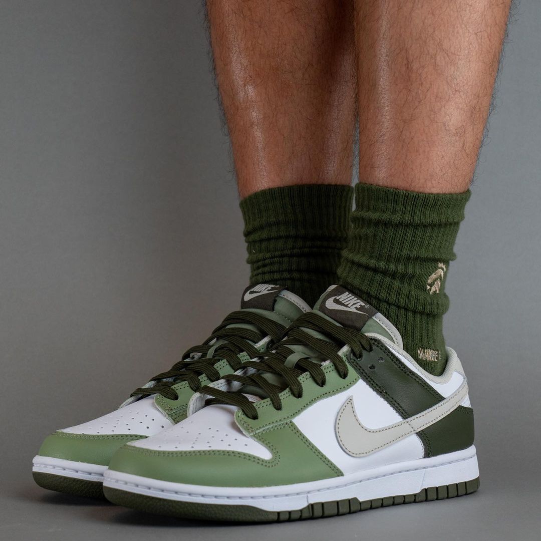 海外 8/26 発売予定！ナイキ ダンク ロー “ホワイト/オリーブ” (NIKE DUNK LOW “White/Olive”) [FN6882-100]